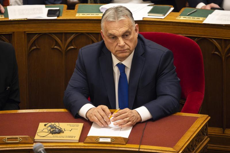 Orbán Viktor egy uniós konferencián kifejtette véleményét az ügynökpártok, a puccsok és a háború elvesztésének témájáról. Szavai szerint a politikai manipulációk és a destabilizáló tényezők komoly kihívást jelentenek a kontinens számára, és figyelmeztetet