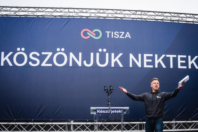 A 21 Kutatóközpont legfrissebb közvéleménykutatása alapján a Tisza 18 százalékos előnyben van a Fideszhez képest.