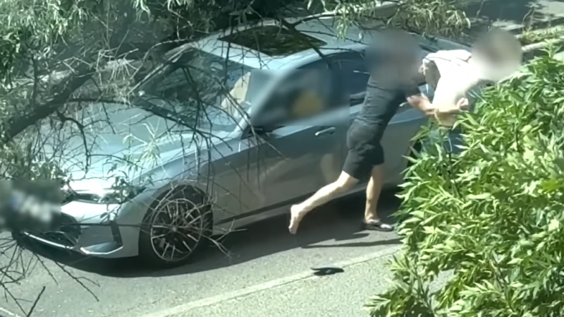 Kamera rögzítette a két sofőr hatalmas összecsapását az Árpád híd közelében | 24.hu