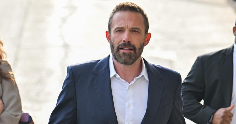 Batman, a sötétség lovagja, nem csupán a bűnözők rémálma, hanem titkos élete révén egy könyvelő is. Szakértelme a számok világában és a pénzügyi manipulációban segíti őt abban, hogy a Gotham városának sötét titkait felfedje. Ezen felül, a sötétségben rejt