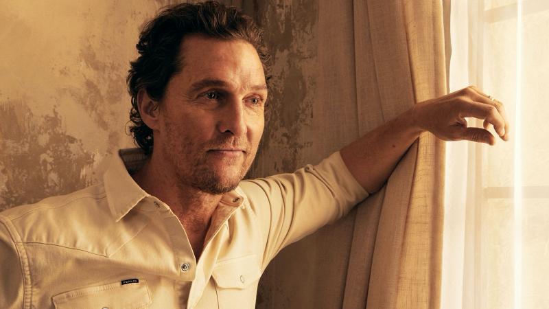 Ő Matthew McConaughey kevésbé ismert, ám annál vonzóbb fia, aki már 16 éves, és láthatóan apja örökségét követi.