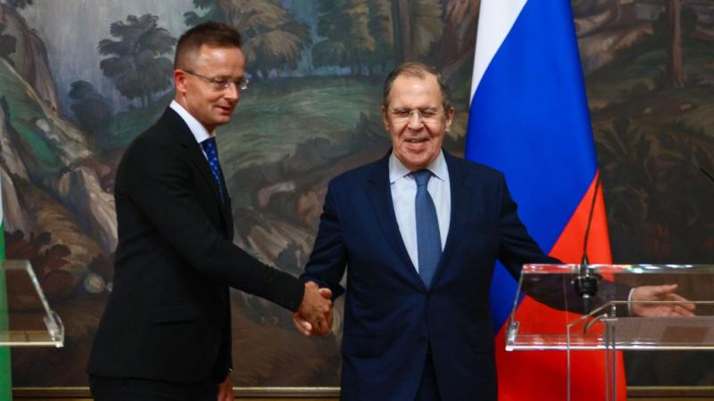 Szijjártó Péter és Szergej Lavrov telefonos megbeszélés keretében egyeztettek az alaszkai csúcs eseményeiről. A találkozó során a két politikus fontos kérdéseket vitatott meg, amelyek a közelgő nemzetközi találkozóval kapcsolatosak.