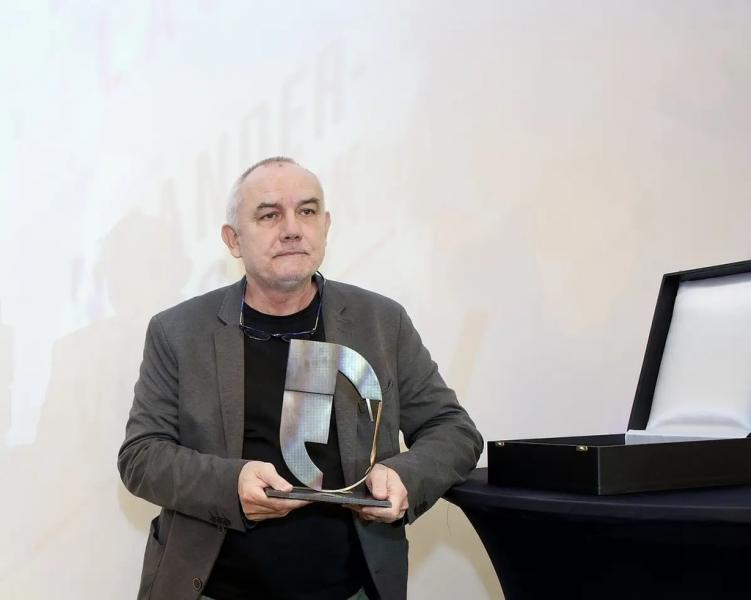 Darvasi László lett az első Esterházy Irodalmi Díj kitüntetettje | Vajdaság MA